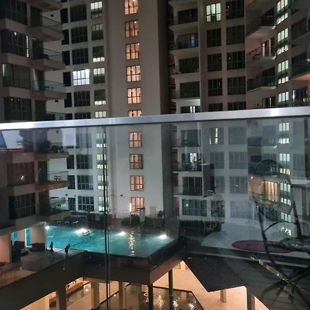Hostel At Regalia Sky Pool Kuala Lumpur Kültér fotó