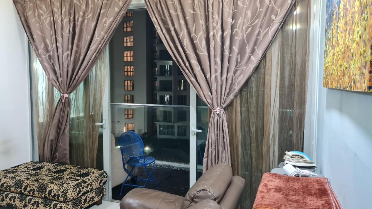 Hostel At Regalia Sky Pool Kuala Lumpur Kültér fotó