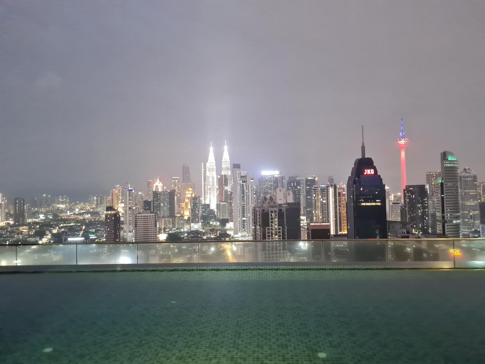 Hostel At Regalia Sky Pool Kuala Lumpur Kültér fotó