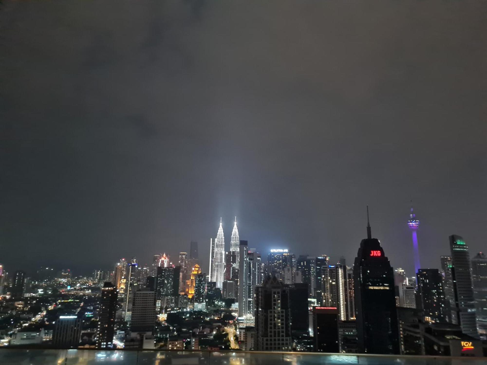 Hostel At Regalia Sky Pool Kuala Lumpur Kültér fotó